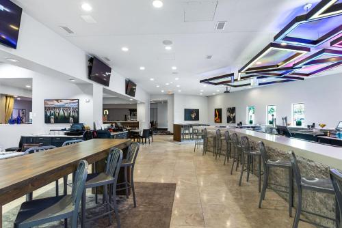 harborside hotel