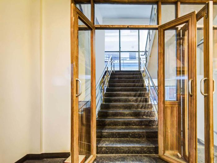 townhouse oak hyderabad lakdi ka pul metro station