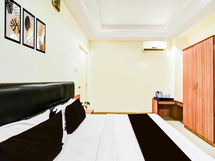 townhouse oak hyderabad lakdi ka pul metro station