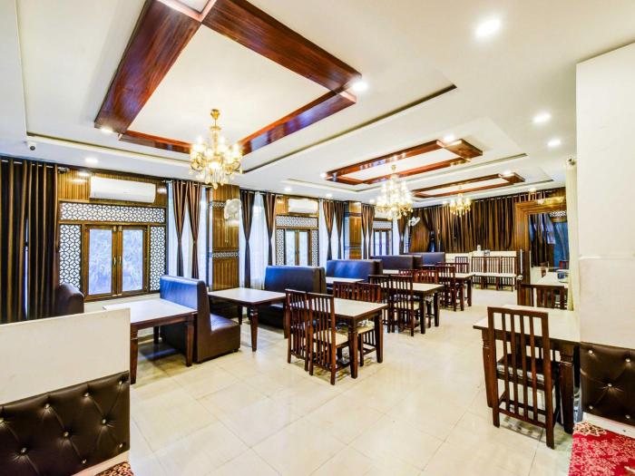 townhouse oak hyderabad lakdi ka pul metro station