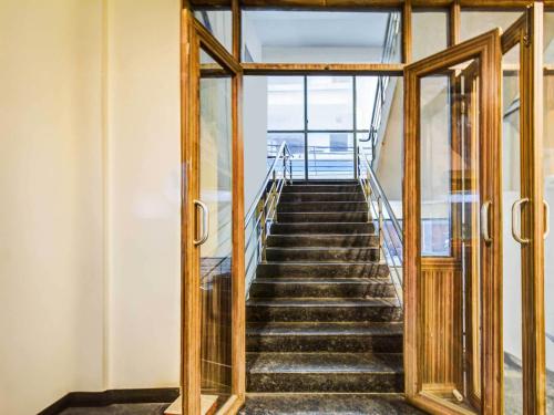 townhouse oak hyderabad lakdi ka pul metro station