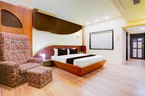 collection o gujarat anand city bus station