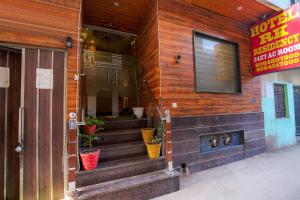 Hotel Rk Residency Opposite Isbt Sector 43 Chandigarh,,3 star