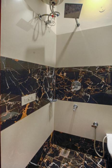 hotel rk residency opposite isbt sector 43 chandigarh