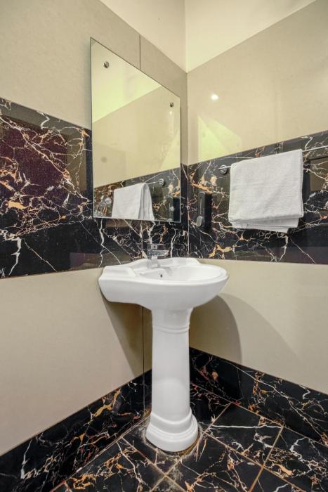 hotel rk residency opposite isbt sector 43 chandigarh