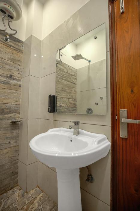 hotel rk residency opposite isbt sector 43 chandigarh