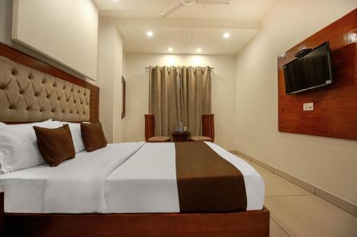 hotel rk residency opposite isbt sector 43 chandigarh
