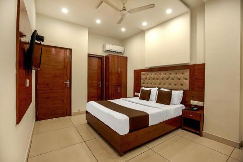 hotel rk residency opposite isbt sector 43 chandigarh