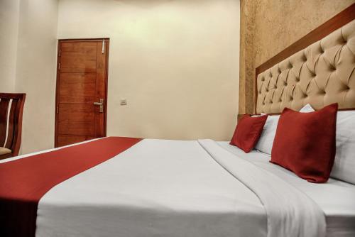 hotel rk residency opposite isbt sector 43 chandigarh