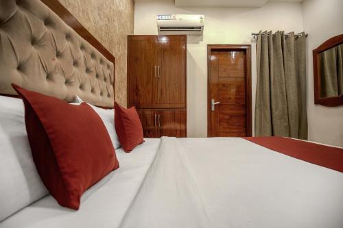 hotel rk residency opposite isbt sector 43 chandigarh