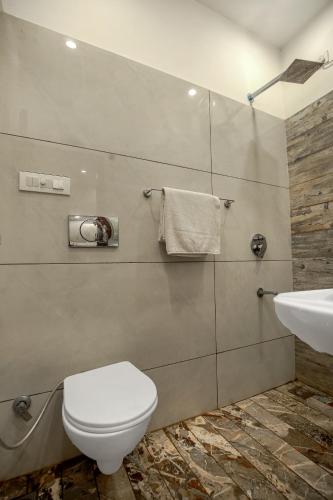 hotel rk residency opposite isbt sector 43 chandigarh