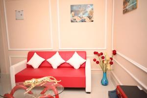 The Travellers Club,,2 star