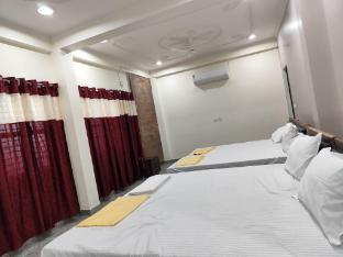 royal rudraksh palace paying guest house