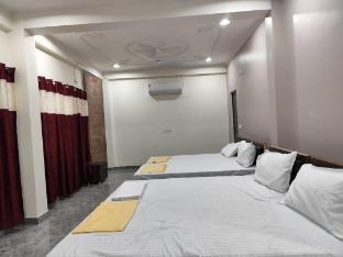 royal rudraksh palace paying guest house