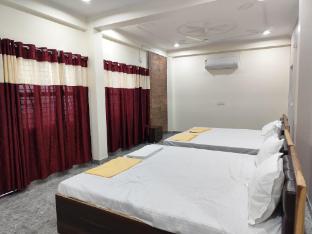 royal rudraksh palace paying guest house