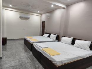 royal rudraksh palace paying guest house