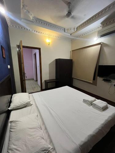 The Alp Hotel Bypass Road Madurai,,2 star