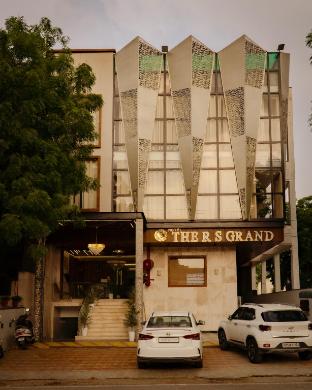 hotel the r s grand agra