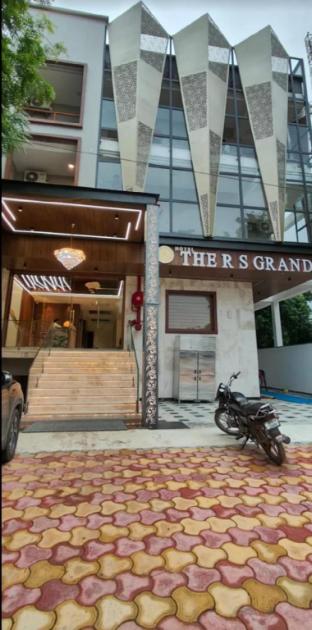 hotel the r s grand agra