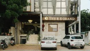 hotel the r s grand agra