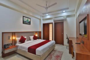 hotel the r s grand agra