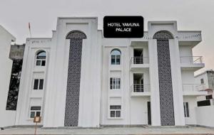rrooms hotel yamuna palace