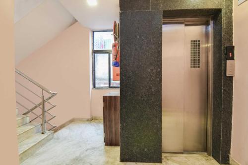 hotel o kolkata rabindra sadan metro station