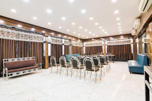 hotel o kolkata rabindra sadan metro station