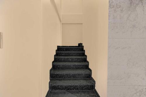 hotel o bangalore kr market metro station