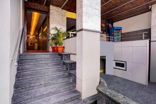 hotel o bangalore kr market metro station