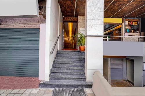 hotel o bangalore kr market metro station