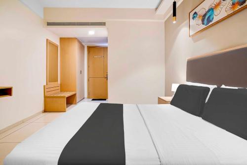 Hotel O Bangalore Kr Market Metro Station,,4 star