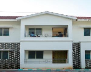 Harish Beach Resort,,4 star