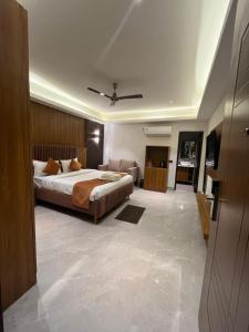 the hoften lotus court noida