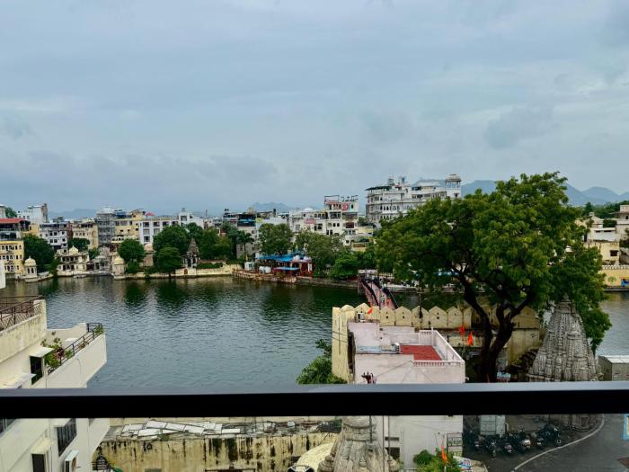 the luxury tiger at lake pichola