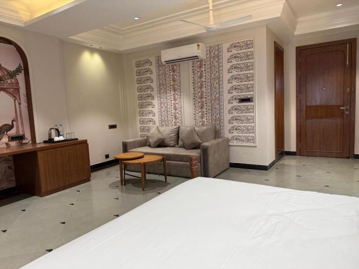the luxury tiger at lake pichola