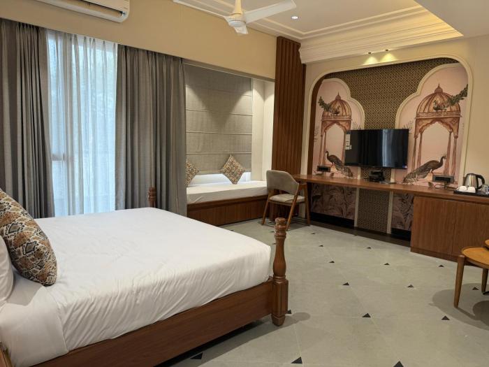 the luxury tiger at lake pichola