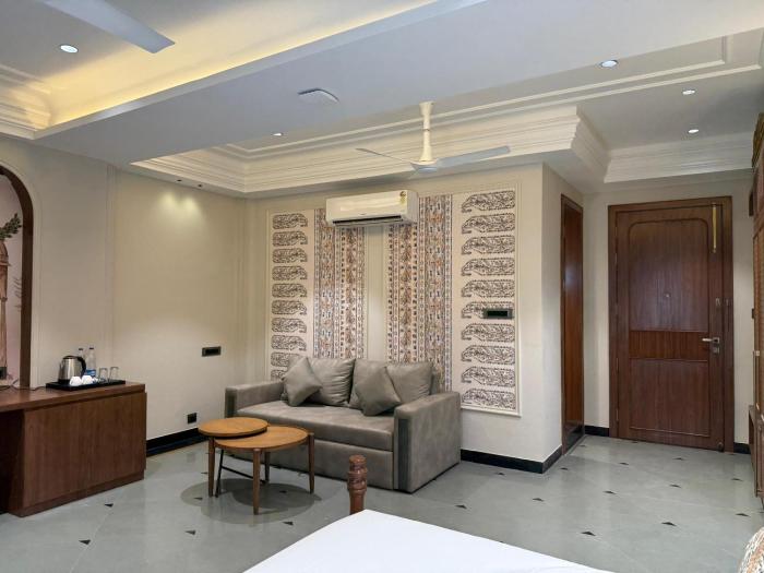 the luxury tiger at lake pichola