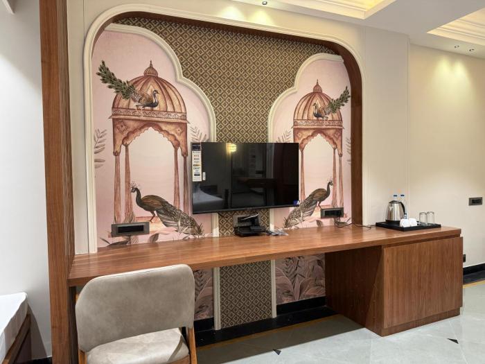 the luxury tiger at lake pichola
