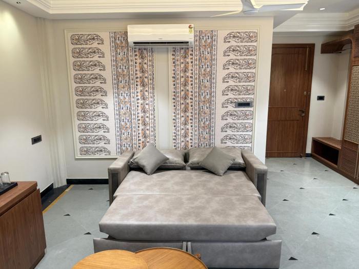 the luxury tiger at lake pichola