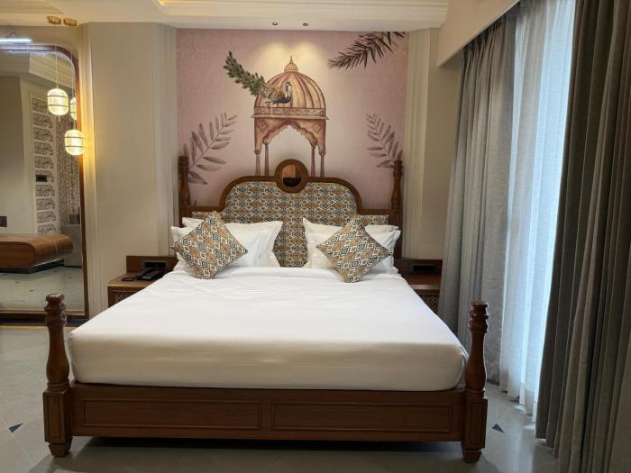 the luxury tiger at lake pichola