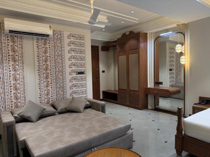 the luxury tiger at lake pichola