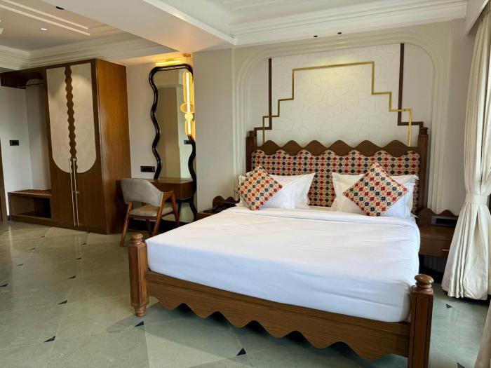 the luxury tiger at lake pichola