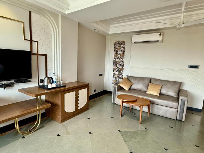 the luxury tiger at lake pichola