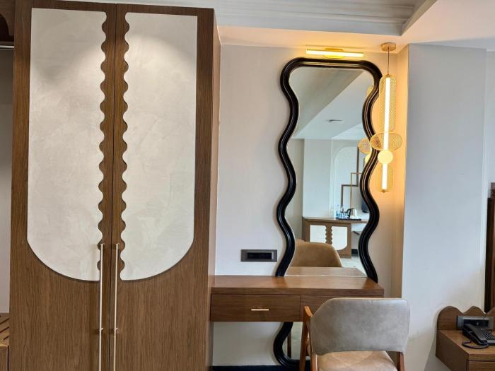 the luxury tiger at lake pichola