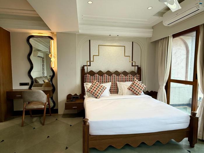 the luxury tiger at lake pichola