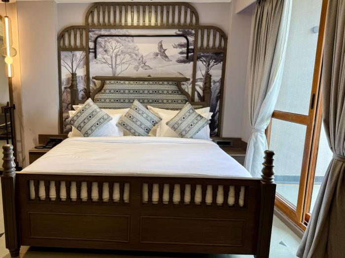 the luxury tiger at lake pichola