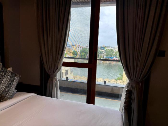 the luxury tiger at lake pichola