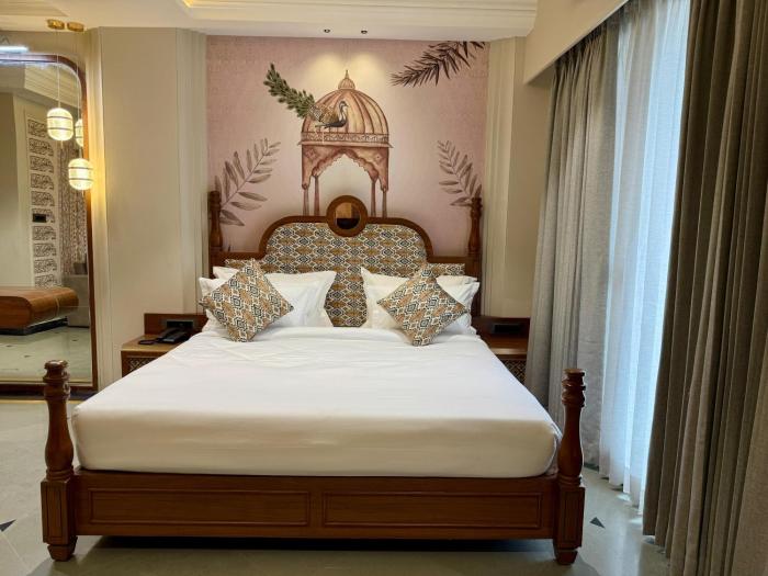 the luxury tiger at lake pichola