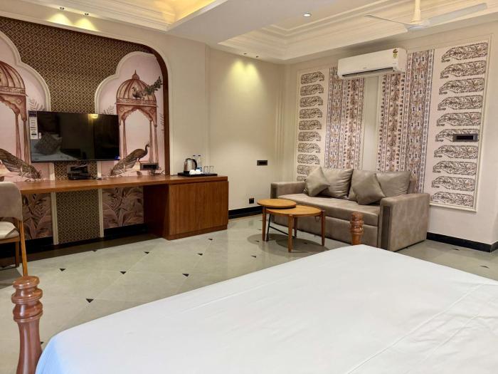 the luxury tiger at lake pichola